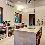 Privada Soliman Bay Villa Pets Welcome!