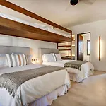 Privada Soliman Bay Villa Pets Welcome!