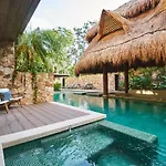 Luxury Poolside Gem With Pool, Jacuzzi & Gym Tulum