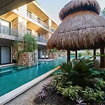 Apartamento Luxury Poolside Gem With Pool, Jacuzzi & Gym Tulum