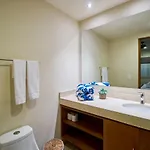 Apartamento Luxury Poolside Gem With Pool, Jacuzzi & Gym *