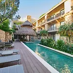 Luxury Poolside Gem With Pool, Jacuzzi & Gym Apartamento *