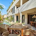 Fancy Tropical Cozy Private Balcony With Plunge Pool Premium Location In Apartamento