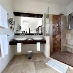 Amazing Luxury Penthouse With Sunset,sunrise View, Private Jacuzzi And Rooftop Pool