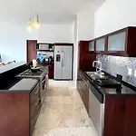 Amazing Luxury Penthouse With Sunset,sunrise View, Private Jacuzzi And Rooftop Pool