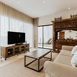 The Strabon 4*