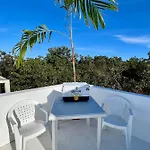 Amazing Luxury Penthouse With Sunset,sunrise View, Private Jacuzzi And Rooftop Pool *