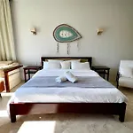Amazing Luxury Penthouse With Sunset,sunrise View, Private Jacuzzi And Rooftop Pool *