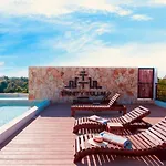 Lovely 2-bed In With Private Pool *