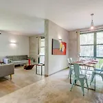 Chic In The Heart Of By Stella Apartment *