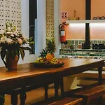 Hiphipstay - The Colonial