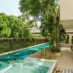 204 Hidden Gem In The Heart Of W/ Huge Private Terrace And Pool For 6 Pax Apartment *
