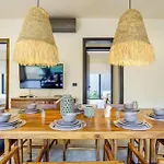Exclusive Designer Villa With Pool & Jacuzzi