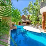 Chic Rooftop Ph, Private Pool, 1mi From The Apartamento Tulum