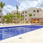 Apartamento Cozy Oasis: 2-bedroom W/ Pool