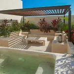 Chic Rooftop Ph, Private Pool, 1mi From The Apartamento *
