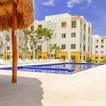 Apartamento Cozy Oasis: 2-bedroom W/ Pool *