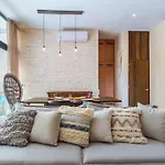 Marquez Ii Manor By Sandy Powerful Apartamento