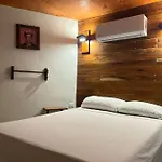 Pensión Hostal Malakai Cabañas&dorms Tulum