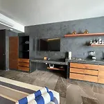 Cozy Studio W/Fast Wifi & Private Patio