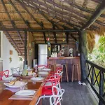 Villa Beachfront Fully Staffed In Luxury Soliman Bay
