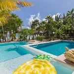 Villa Beachfront Fully Staffed In Luxury Soliman Bay