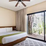 With Jacuzzi & Pool With Great Concierge Service Tulum