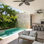 With Jacuzzi & Pool With Great Concierge Service Villa *