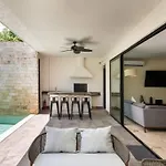Villa With Jacuzzi & Pool With Great Concierge Service