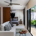 Private Pool. Near Beach & Town. Fast Internet.