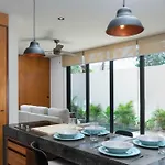 Private Pool. Near Beach & Town. Fast Internet.