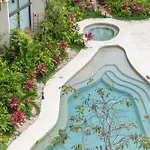Mistiq Gardens