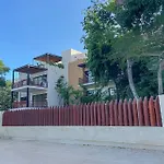 Exclusive Building Infinity Pool And Gym Restaurants And Bar District Nearby