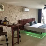Retiro Maya Suites Hotel