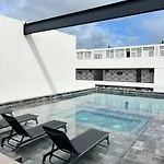 New Luxury Ph With Private Terrace & Plunge Pool