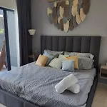 A Pasos De La Playa, Con Terraza Y Jacuzzi *