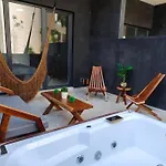 Apartamento A Pasos De La Playa, Con Terraza Y Jacuzzi