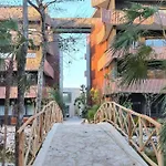 A Pasos De La Playa, Con Terraza Y Jacuzzi *