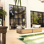 Design Villa Minutes Form The Beach