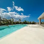 Paraiso Unico, Retiro Junto A La Piscina