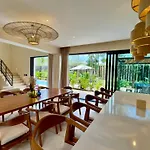 Villa Casa Laak, Luxury Villa, 5 Bedroom 7 Bt, Heated Pool
