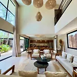 Villa Casa Laak, Luxury Villa, 5 Bedroom 7 Bt, Heated Pool *