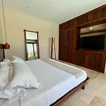Villa Casa Laak, Luxury Villa, 5 Bedroom 7 Bt, Heated Pool