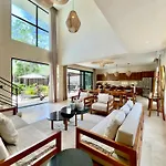 Casa Laak, Luxury Villa, 5 Bedroom 7 Bt, Heated Pool *