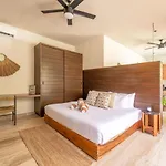 Attha Bliss Swim Up Tulum
