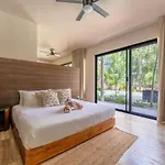 Attha Bliss Swim Up Apartamento