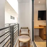 King With Private Balcony, Gym And Rooftop Pool *