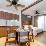 King With Private Balcony, Gym And Rooftop Pool *