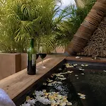 Estudio con Jacuzzi Privado en Xamira
