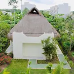 Tulum Zen Retreat, Prime Location And Amenities.